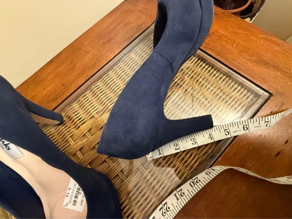 Navy Clarks heels - Image 2