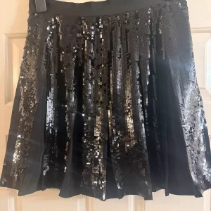 Black French connection pleated sequin skirt