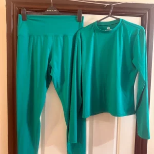 Green uncia gym outfit