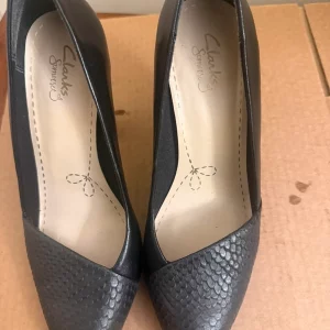 Black Clarks Somerset shoes