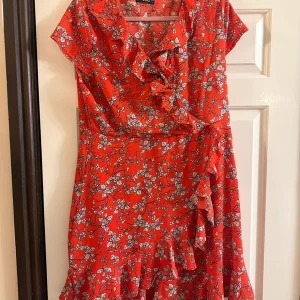 Coral mix floral design Quiz dress