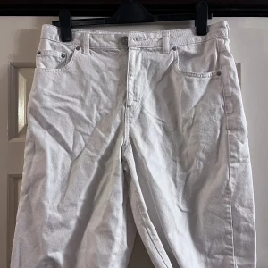 Bdg White Denim Shorts Frayed Hem Knee Length. Ladies