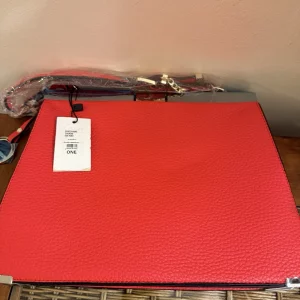 Red Dune London Handbag. New with Tags. Excellent Condition